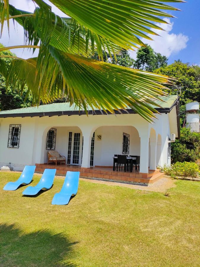 Luana Yuna Villa Au Cap