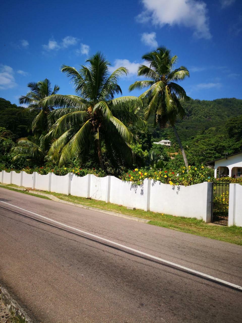 Luana Yuna Villa Au Cap